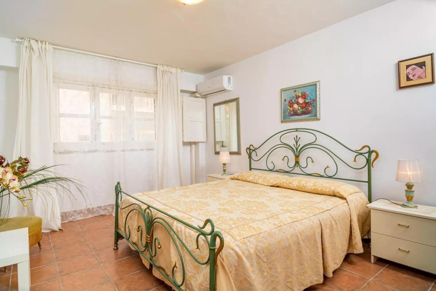 Apartment House Stephanotus
